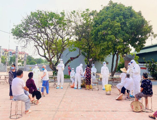 Gần 1.000 sinh viên Cao đẳng Y tế Hà Nội tham gia "chiến đấu" với Covid-19 ở vùng dịch - Ảnh 2. Gần 1.000 sinh viên Cao đẳng Y tế Hà Nội tham gia "chiến đấu" với Covid-19 ở vùng dịch - Ảnh 2.